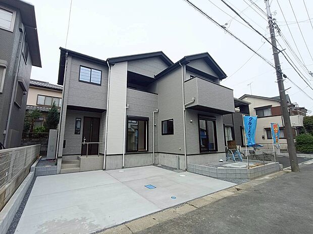 前面道路含む現地写真です