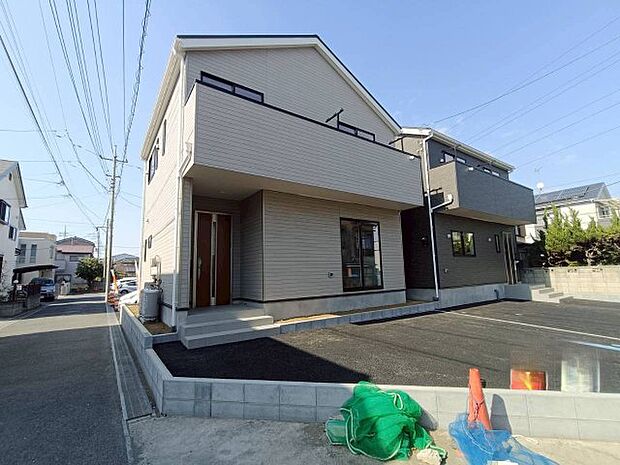 前面道路含む現地写真です