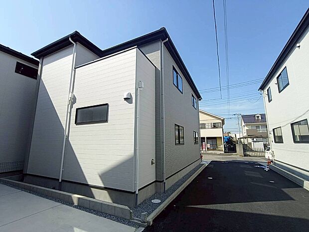 前面道路含む現地写真です