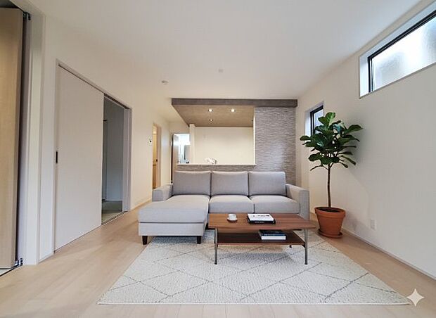 広いリビングは家族が自然と集まる居心地の良い空間　※家具をCGで加工しており、家具付き販売ではございません。