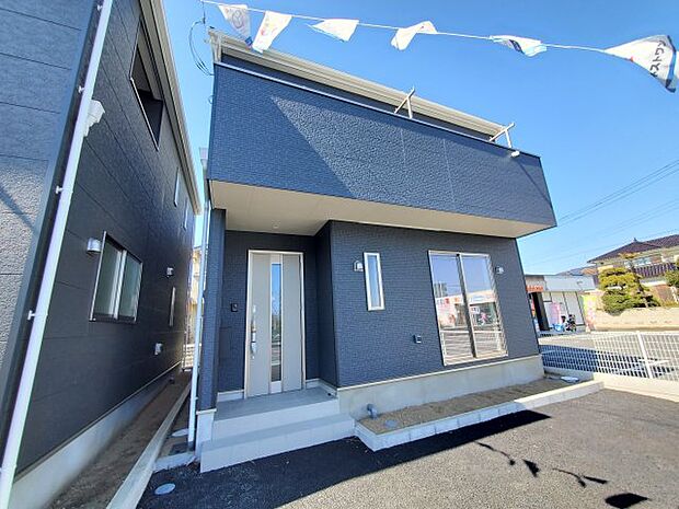 前面道路含む現地写真です