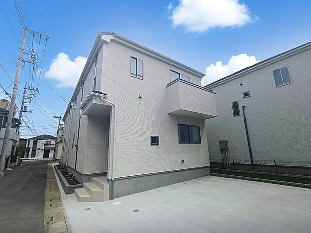 前面道路含む現地写真です