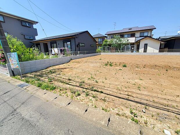前面道路含む現地写真です