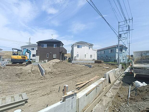 日々、完成へと近づいている新築戸建です。建築中の今だからこそ、住まいが出来上がるまでの変化もお楽しみいただけます。