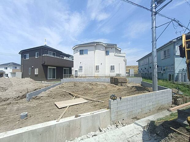 外観です 現在は建築途中ですが、完成後には明るく心地よい住空間が広がる予定です。新しい住まいでの暮らしを想像しながら、ぜひご検討ください。