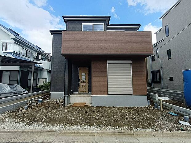 外観です 建築中の今だからこそ完成までの過程をご確認いただけます。理想の新生活を思い描きながら、完成を楽しみにお待ちください。