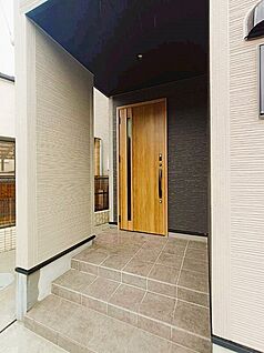 屋根付き玄関アプローチ