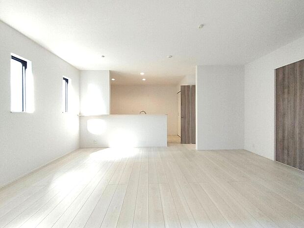 【リビング収納】掲載写真は施工例です。写真だけでは分からない住まいの魅力やご購入時の不安点も丁寧にご案内いたします。