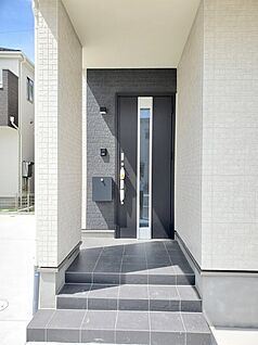 F号棟・玄関