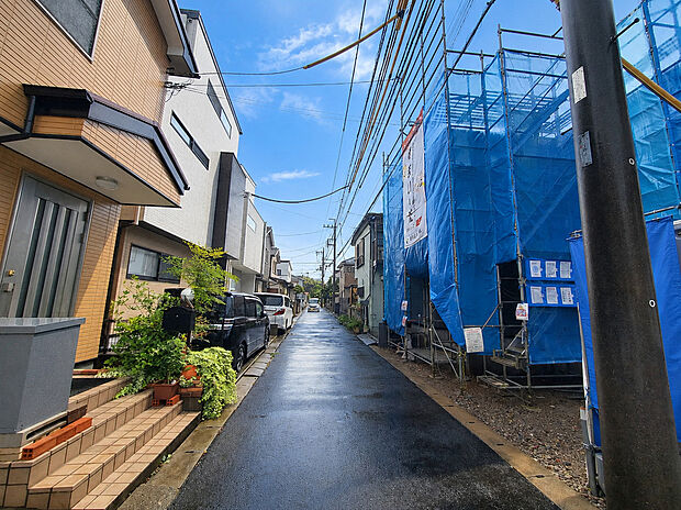 【外観】現在建築中!完成が待ち遠しい新築戸建です。完成後は最新設備を備えた快適な住まいで、新生活を気持ちよくスタートできます。
