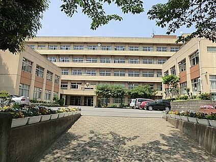 三郷市立前川中学校 1831ｍ(徒歩23分)