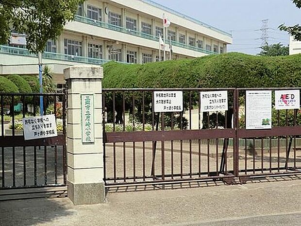 三郷市立戸ケ崎小学校（約437m）