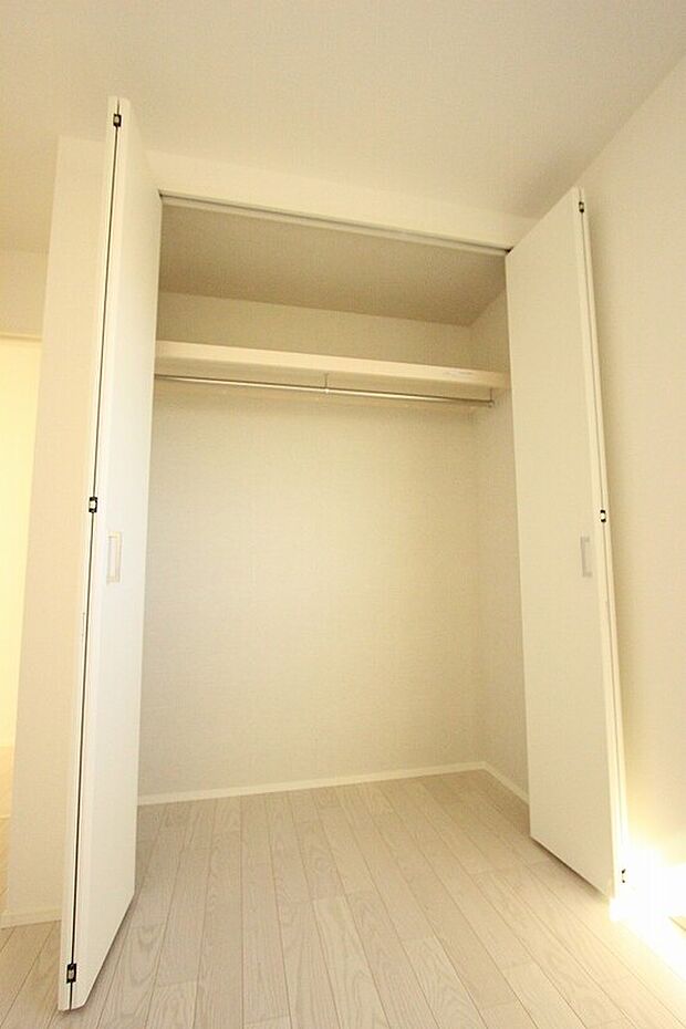 【クローゼット】掲載写真は施工例です。建物の雰囲気や設備仕様、実際の暮らし方までイメージしやすくご案内いたします。
