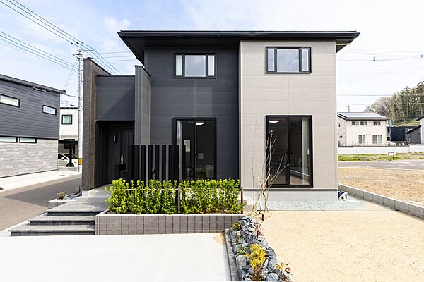 NO.L-9　敷地面積/193.61m2　建物面積/122.95m2
