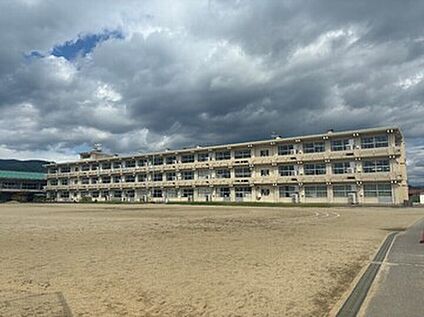 福島市立笹谷小学校    950ｍ(約12分)