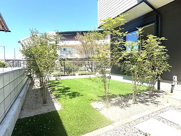 3号棟　庭付き一戸建です。お子様の遊び場にピッタリです。