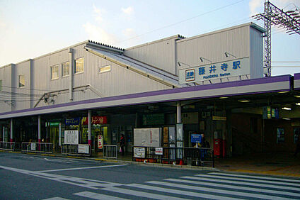 近鉄南大阪線「藤井寺」駅 約3.2km(車15分　徒歩2分のバス停「羽曳が丘一丁目」から乗車約10分)