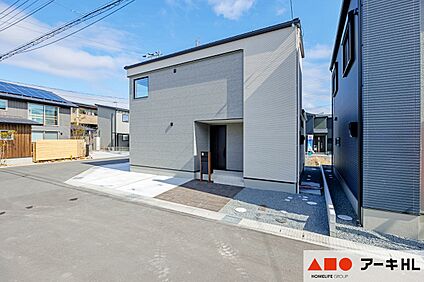 【B号地】外観は2トーンカラーで立体感を演出。