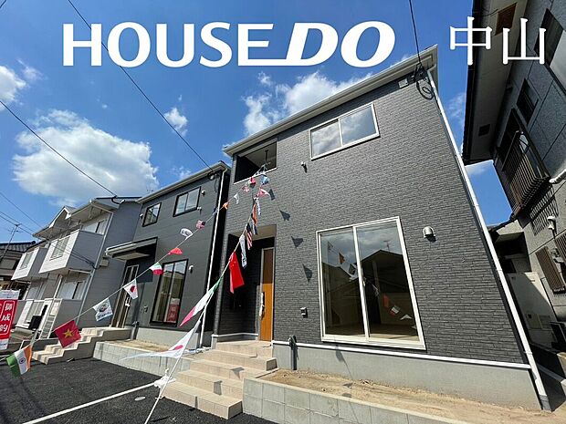 ＼堂々とした佇まいの新築戸建／
洗練された外観デザインが街並みに映える一邸。住まうご家族の誇りとなる、美しさと安心感を兼ね備えた住まいです。