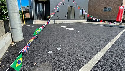 ＼ゆとりの駐車スペース3台分／