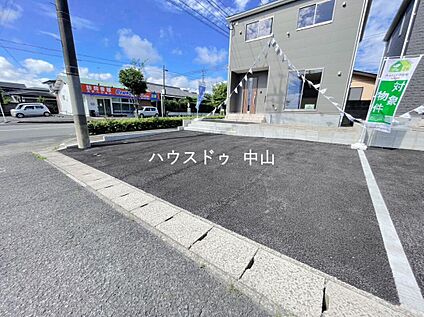 ＼ゆとりの駐車スペース3台分／