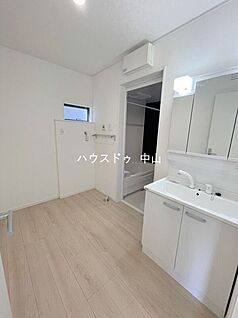＼清潔感あふれる洗面空間／