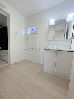 ＼清潔感あふれる洗面空間／
