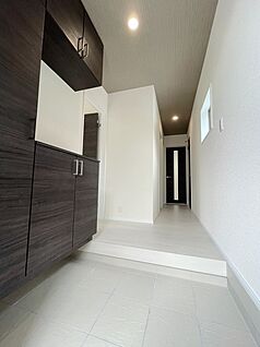 ＼住まいの第一印象を彩る玄関／