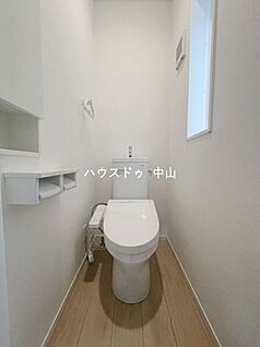 ＼清潔感あふれる洗浄便座付きトイレ／