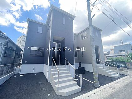 ＼堂々とした佇まいの新築戸建／