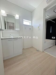 ＼清潔感あふれる洗面空間／