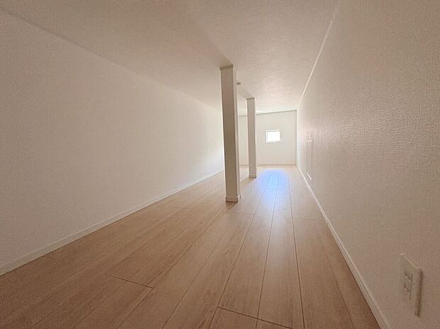 【\あると嬉しい便利な屋根裏部屋/】季節物や大型家電、アウトドア用品までしっかり収納。住空間をすっきり保てる、暮らしにゆとりをもたらす収納スペースです。