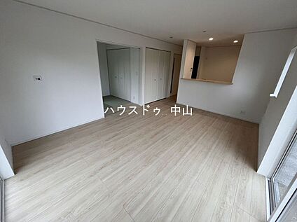 \光と風が心地よく巡るリビング/