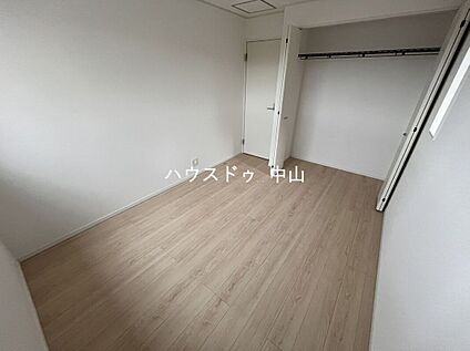 \暮らしにフィットする洋室/