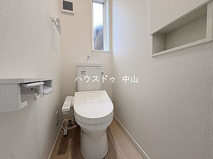 ＼2階にも快適な洗浄便座付きトイレ／