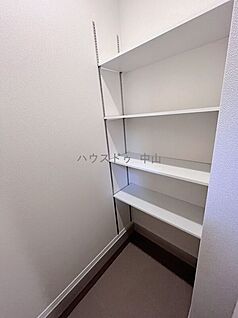 ＼すっきり片付く玄関収納／