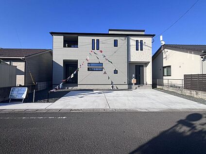  ＼ゆとりの駐車スペース5台以上／