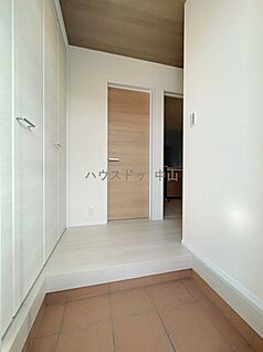＼住まいの第一印象を彩る玄関／