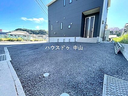 ＼ゆとりの駐車スペース3台分／