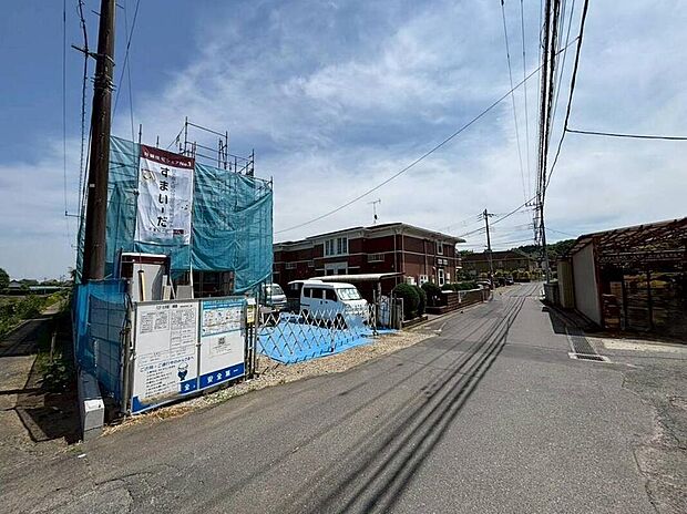 【現地外観写真】飯田グループホールディングス唯一の販売専門会社のホームトレードセンターの社員が直接、当物件をご案内いたします。見学希望、資料請求等、お気軽にお問い合わせくださいませ！