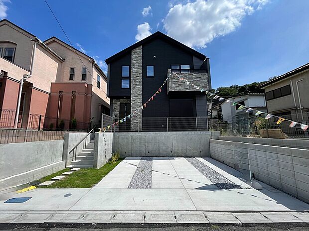 住宅ローンに関してもお任せ下さい♪
〇頭金、自己資金無しでも購入できます
〇マイカーローン、カードローンを住宅ローンでおまとめ可
〇家具、家電、引っ越し費用も借入可
〇勤続年数1年未満可