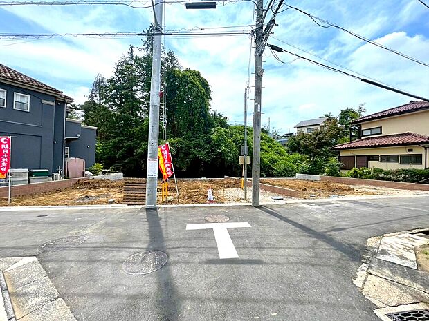 一戸建ての大きなメリットは、「自分の土地」を自由に使えること。好きなペットが飼えるほか、ガーデニングやDIY、車やバイクの手入れなど様々な趣味を楽しめます♪