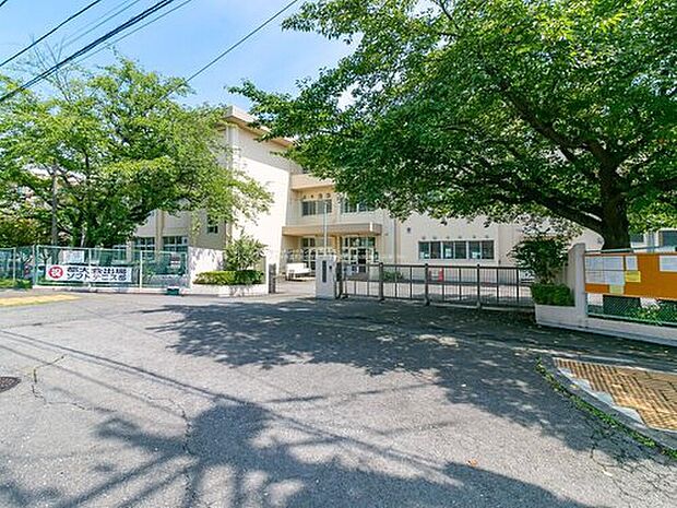 八王子市立石川中学校(約1,800m)