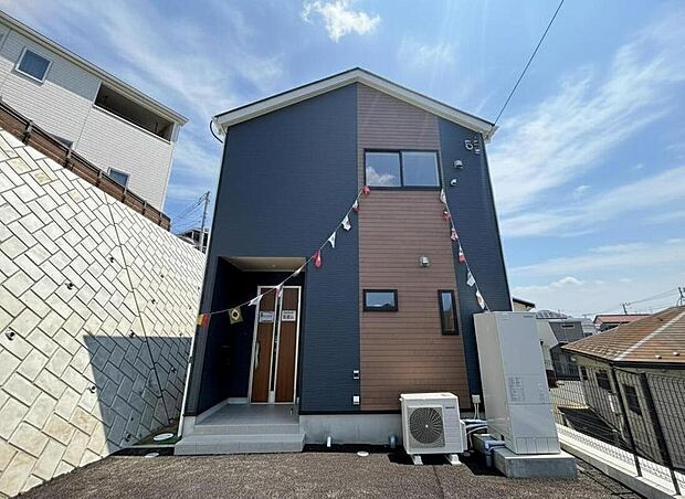 【現地外観写真】飯田グループホールディングス唯一の販売専門会社のホームトレードセンターの社員が直接、当物件をご案内いたします。見学希望、資料請求等、お気軽にお問い合わせくださいませ！