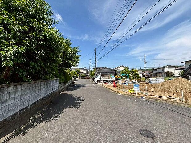 【現地外観写真】飯田グループホールディングス唯一の
販売専門会社の社員が
当物件をご案内させていただきます。