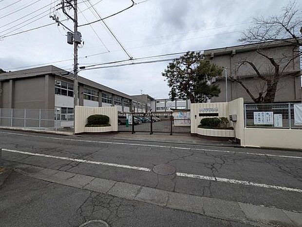 八王子市立川口中学校（約1,300m）