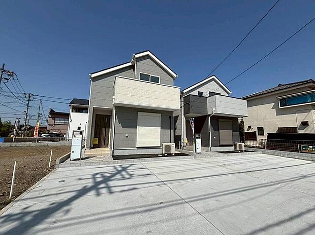 【現地外観写真】周辺には商業施設が充実した、日々の生活に便利な住環境です。