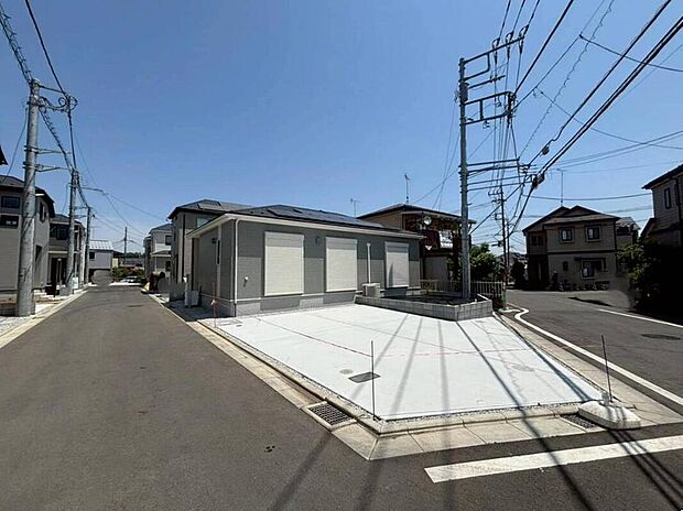 【駐車場】９号棟　駐車場は2台分ございます。来客用や、お子様の自転車置き場としても使えます！