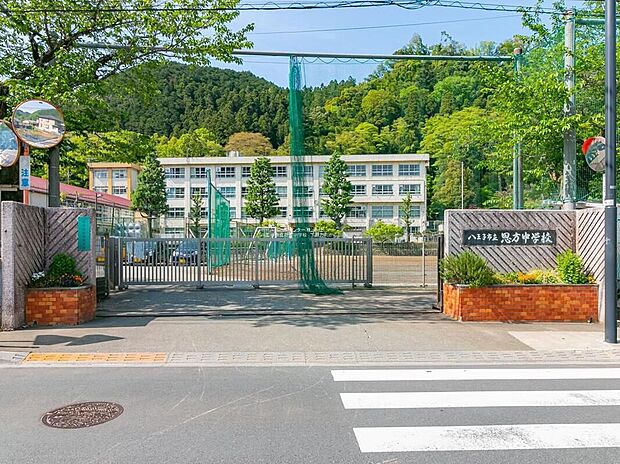 八王子市立恩方中学校（約2,100m）