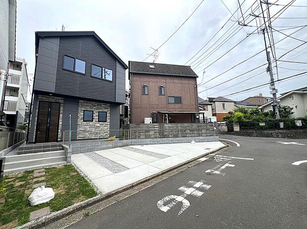 【分譲済街並み写真】休日にご家族揃ってご見学はいかがでしょうか♪実際の現地を見てみると図面などではわからない、新たな発見もありますのでまずはお気軽にお問い合わせください♪